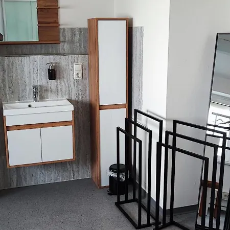 Apartment - Loft - Mit 123qm Bei Wuerzburg Mit Eigenen Gratis Parkplatz Terasse Grill Wlan - Nur Einzelbetten *
