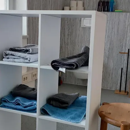 Apartament - Loft - Mit 123qm Bei Wuerzburg Mit Eigenen Gratis Parkplatz Terasse Grill Wlan - Nur Einzelbetten *